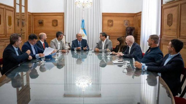 Funcionarios del gobierno nacional se reunirán con diputados oficialistas y dialoguistas por la agenda de las sesiones extraordinarias.