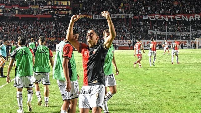 Jourdan cambió silbidos por aplausos en la cancha de Colón Jourdan cambió silbidos por aplausos en la cancha de Colón
