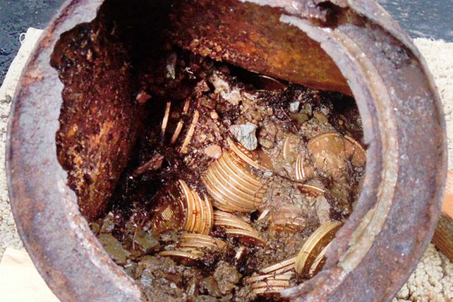Encontraron u$s 10 M en monedas de oro enterradas en su propio patio