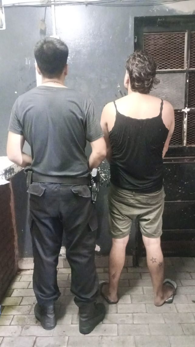 El muchacho de 20 años fue detenido tras una denuncia de agresiones en el microcentro.
