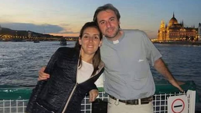 Cura de San Francisco deja los hábitos para ser papá