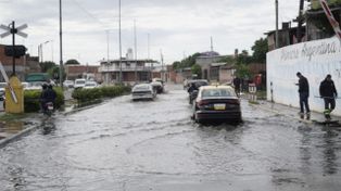 Zona sudoeste: se formó un mini río por obstrucción de sumideros
