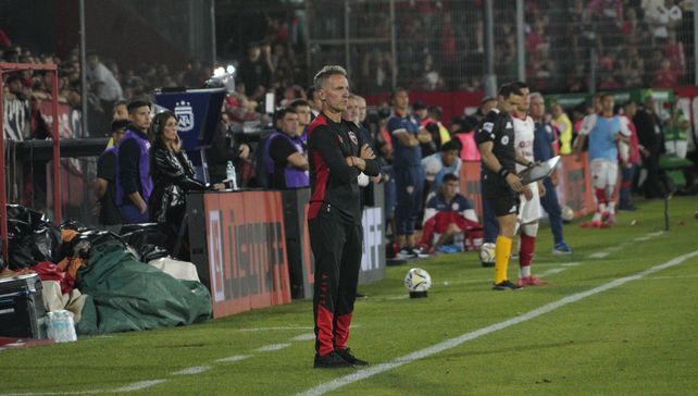 Si bien con Bernardi se vieron algunos esbozos de mejoría futbolística