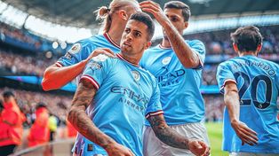 Con minutos de Julián Álvarez, el City se subió a la punta.