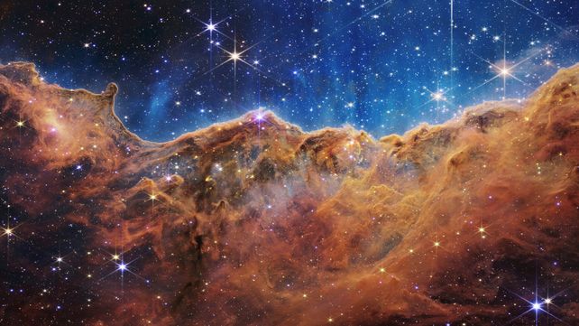 Precipicios y danzas cósmicas: la Nasa presentó más fotos del telescopio James Webb