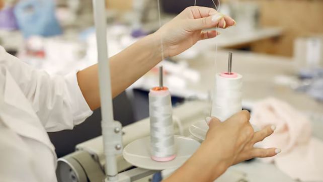 Industrias textiles denuncian que la carga impositiva y la apertura de las importaciones les provocan asfixia en un contexto de caída de consumo