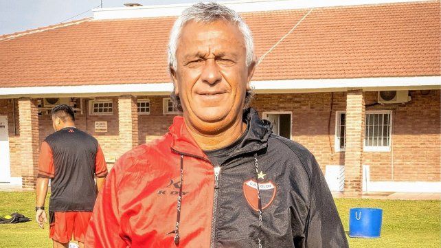 En su debut como técnico de Colón