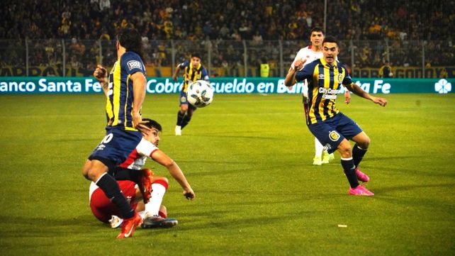 Malcorra y Lovera la pelean. Duro partido ante Huracán.