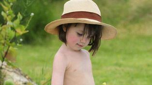 Una niña autista de 3 años asombra al mundo del arte