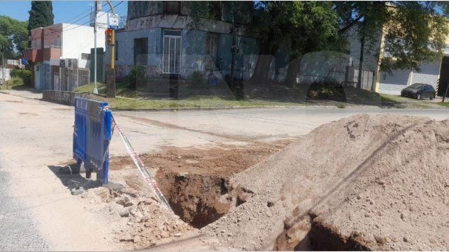 Media calzada reducida por obras en Avenida Almafuerte y López Jordan