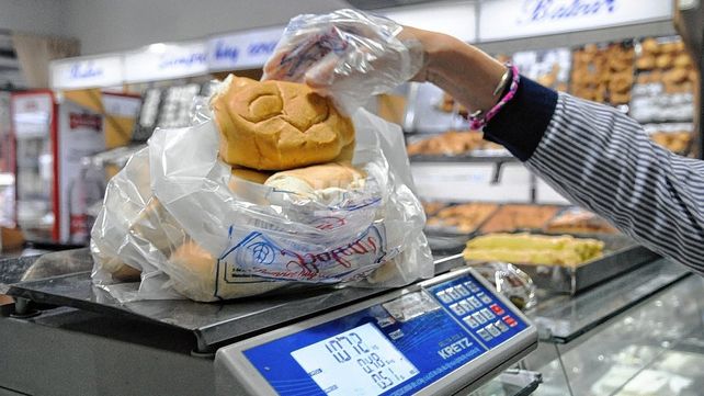 Buscan frenar el aumento del kilo de pan en Santa Fe con un precio especial por debajo de los $260.