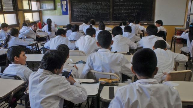 Polémica por una encuesta a alumnos sobre un golpe de Estado