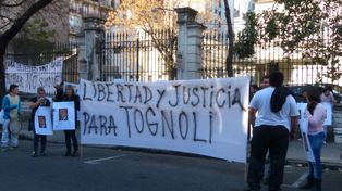 Familiares y amigos marcharon por la libertad del ex jefe de policía Hugo Tognoli