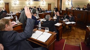 armonía. Los 19 senadores departamentales votaron de forma unánime el presupuesto y la ley tributaria. Hubo clima de amplio consenso.