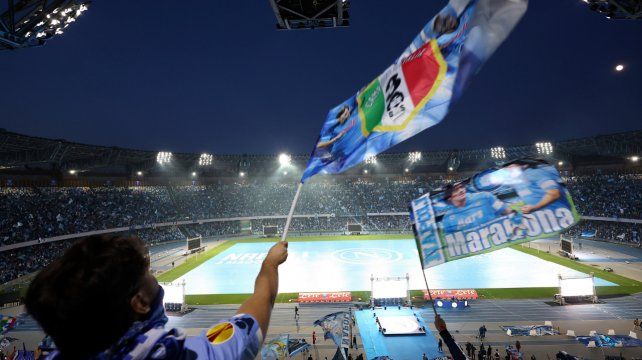 El hincha napolitano fue al estadio Maradona para seguir por pantallas gigantes el título logrado en Udine.