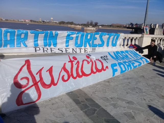 Familiares de un policía asesinado en una pelea callejera pidieron Justicia en la Costanera