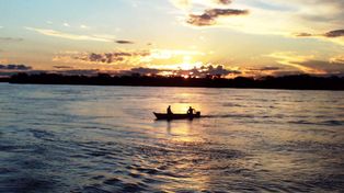 Hallaron el cuerpo de un hombre flotando en el río Paraná