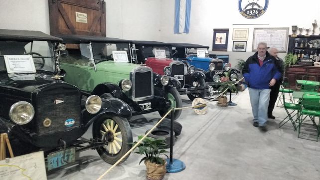 En Esperanza se inauguró el Museo del Automóvil y hoy se corre un rally de autos antiguos