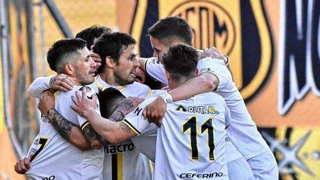 Deportivo Madryn aplastó a San Telmo y sigue firme en el cuarto puesto