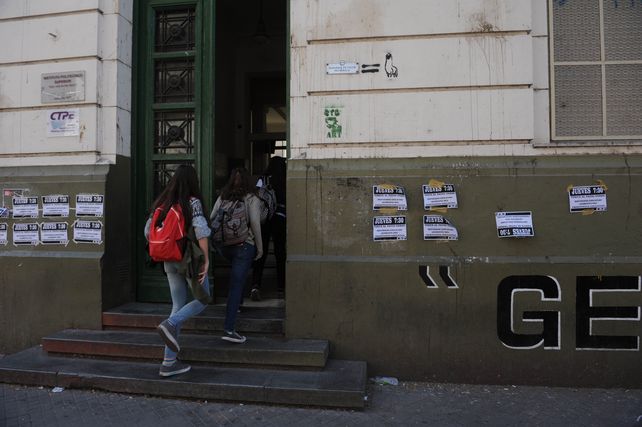 El Poli es una escuela secundaria que depende de la UNR.
