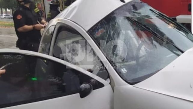 Murió la perder el control del auto y estrellarse contra una columna de alumbrado público