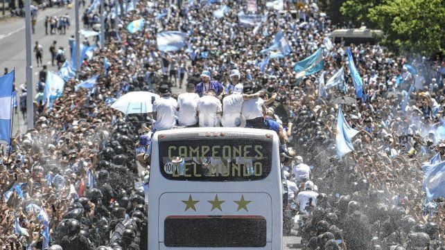 Más de 4 millones en la caravana en tributo a la Selección