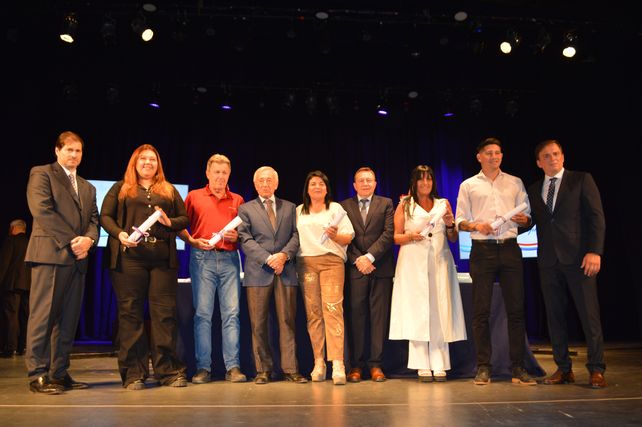 Durante la última entrega de diplomas de cargos electivos