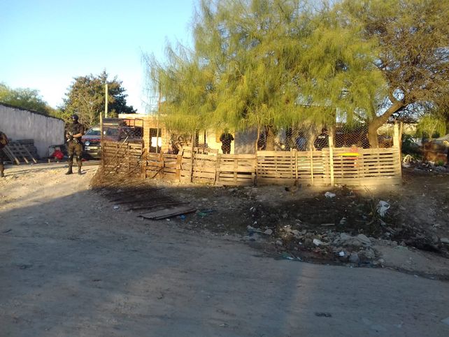 Nueve requisas. Los allanamientos fueron en el Volcadero y barrios aledaños. Foto: Radio La Voz.