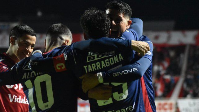 Unión lo dio vuelta y le ganó 3-2 a Instituto en el 15 de Abril.&nbsp;