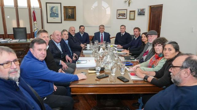 Santa Fe ofreció un aumento del 7% semestral para los estatales