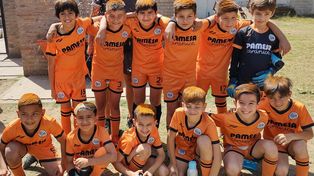 Adiur (Categoría 2013): Luciano Ledesma, Ignacio Trovato,&nbsp;Máximo Orellana, Ciro Hernando, Benjamín Páez y&nbsp;Maximiliano López (arriba). Mateo Silva, Eloy Aguirre,&nbsp;Lucas Fornas, Benjamín Fernández, Benicio Díaz y Lisandro Villegas. DT: Nicolás Andrisani.