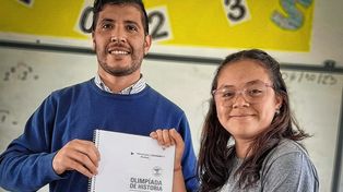 Equipo. El docente Franco Domínguez junto a su alumna Tamara Altamirano.