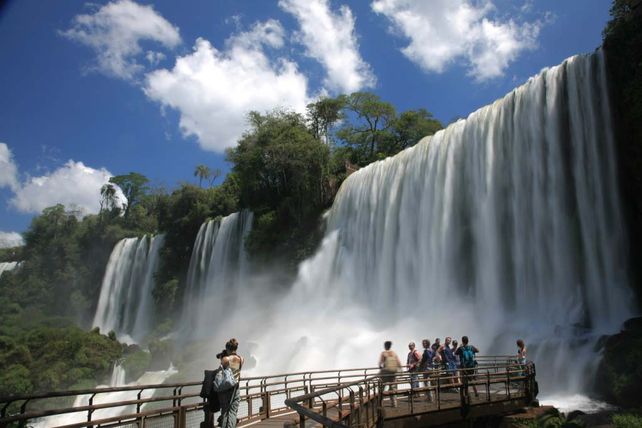 Un clásico. Las cataratas del Iguazú es uno de los destinos más recomendados para disfrutarlo todo el año.