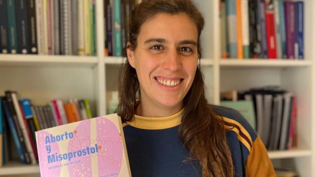 La autora Natacha Mateo recibió un premio internacional en Colombia por su libro Aborto y misoprostol