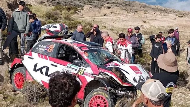 Tragedia en el Rally en Córdoba: un auto perdió el control, volcó contra el público y murió un espectador