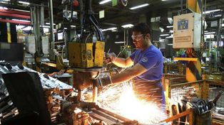 Más de 3.000 empleos industriales se perdieron en Santa Fe por la caída del consumo interno