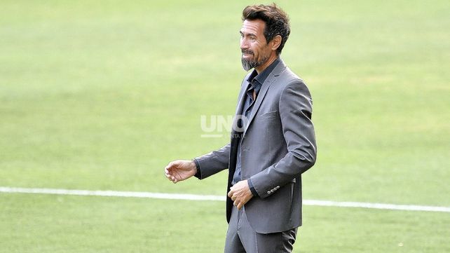 El lindo dilema que tiene el DT para definir los 11 de Colón