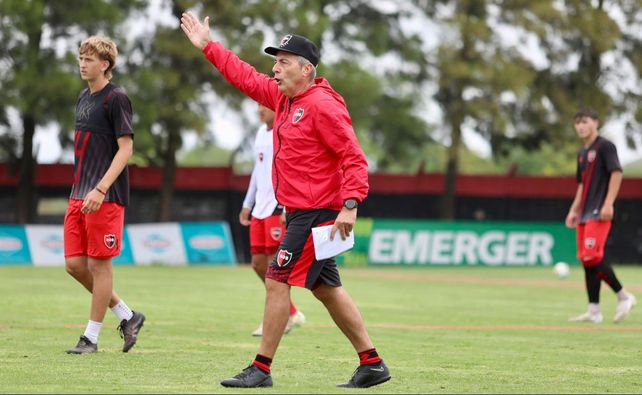 Frank Kudelka preparó el equipo para el último partido de Newells en el Coloso.