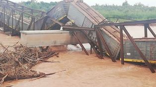 Se desplomó un puente mientras pasaba un tren en Salta