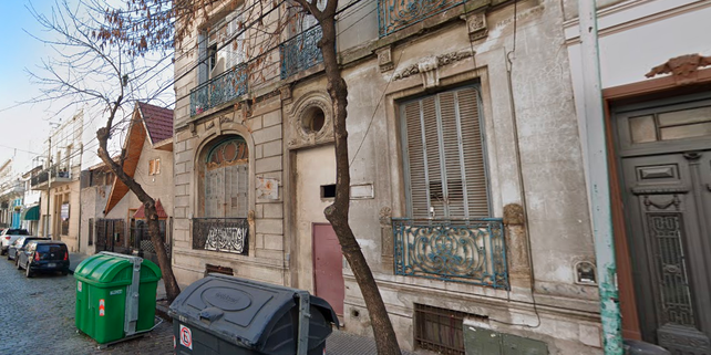 El lugar de los hechos, la pensión del barrio porteño de Barracas, donde dos parejas de lesbianas fueron atacadas este lunes por la madrugada