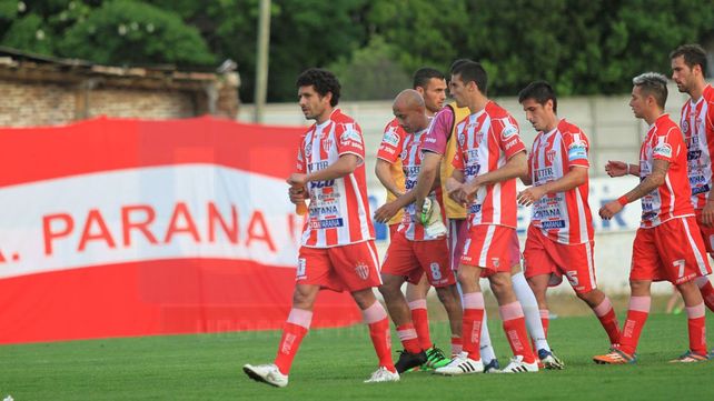 Otra derrota del Decano ante un rival directo