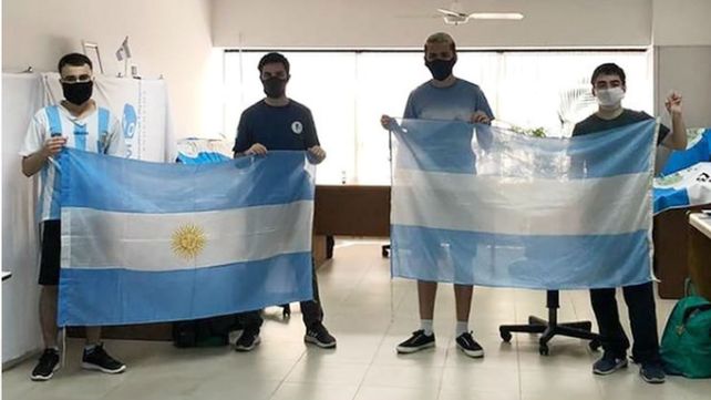 Matías Raimúndez (primero a la izquienda) y Julián Cabrera (último)
