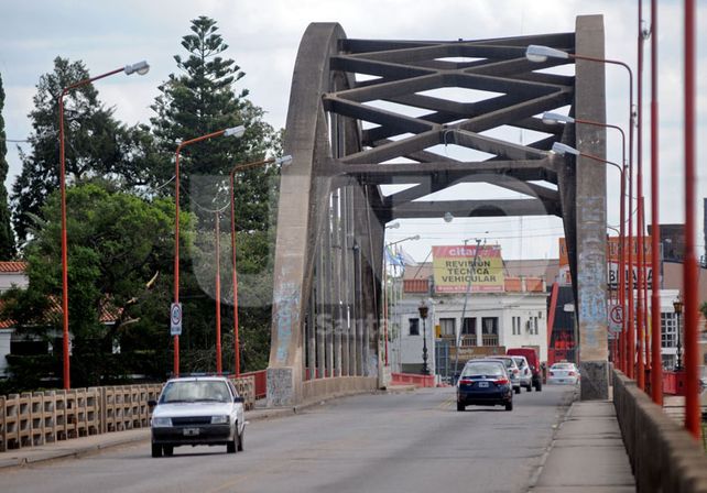 Más allá del anuncio, Qüesta pidió certezas sobre el futuro puente