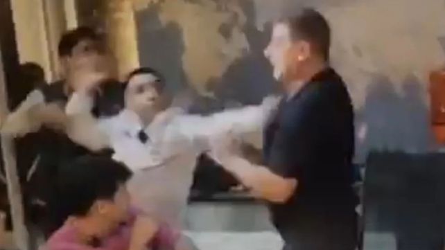 El Turco García reaccionó contra un influencer y se trenzaron. (Imagen de video)