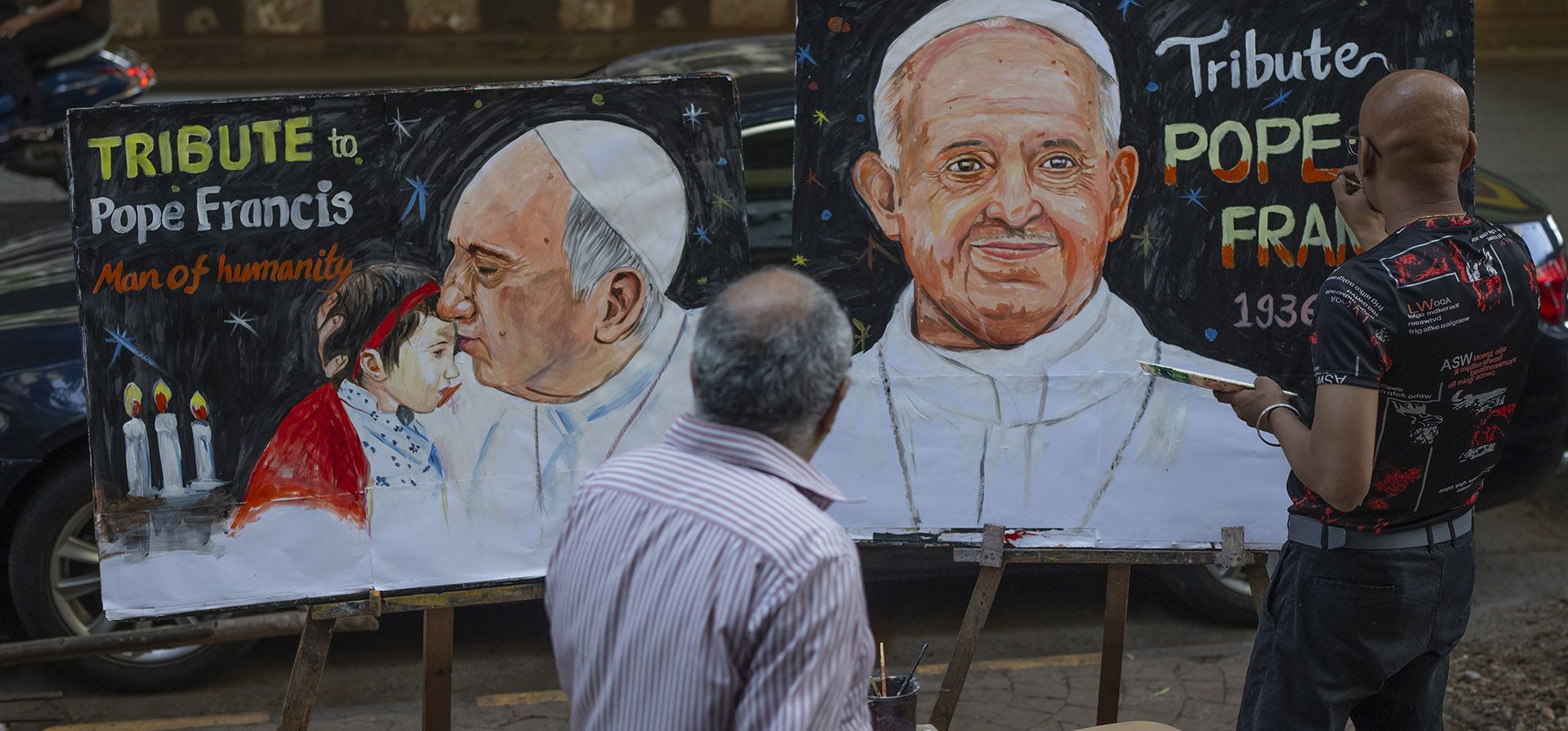 El artista indio Sagar Kambli pinta una pintura del Papa Francisco como homenaje en una acera de Mumbai, India, el lunes 21 de abril de 2025. (Foto AP/Rafiq Maqbool) El artista indio Sagar Kambli pinta una pintura del Papa Francisco como homenaje en una acera de Mumbai, India, el lunes 21 de abril de 2025. (Foto AP/Rafiq Maqbool)