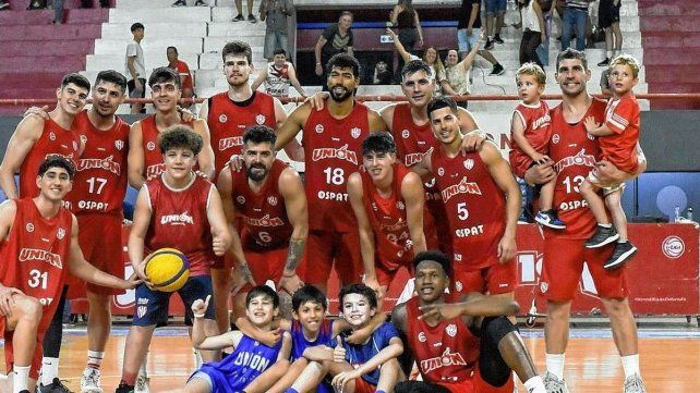 Unión sumó su primera victoria en la Liga Nacional superando a Racing de Chivilcoy.