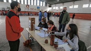 En el gimnasio de Patronato es la votación.