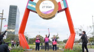 Santa Fe celebró el Día del Niño, recibió la Antorcha Suramericana y volvió a iluminar el Puente Colgante