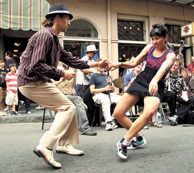 Tres bailes para tonificar piernas y glúteos