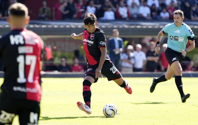 Guch representa uno de los principales engranajes de juego de Newells. Esta semana le extendieron su contrato hasta 2029 junto a otros dos pibes del club.